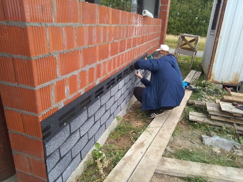 Монтаж Hauberk на кирпич Монтаж Hauberk на кирпич