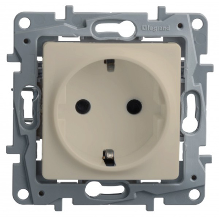 Розетка 2Р+Е нем.стд. со шторками (слоновая кость)  Etika (РФ) в Лиде - изображение Изображение: розетка 2р+е нем.стд. со шторками (слоновая кость)  etika (рф) в Лиде